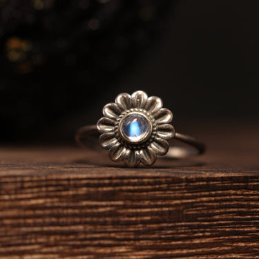 Moonstone Ring, gemstone jewellery (view 1)