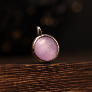 Kunzite Pendant, gemstone jewellery (view 1)
