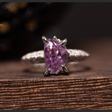 Kunzite Ring, gemstone jewellery (view 1)