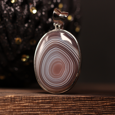 Agate Oval Pendant, gemstone jewellery