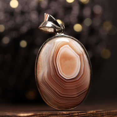 Agate Oval Pendant, gemstone jewellery