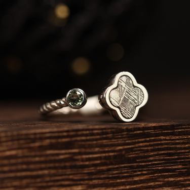 Muonionalusta Meteorite Clover with Moldavite Ring, gemstone jewellery (view 1)