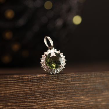 Moldavite Pendant, gemstone jewellery (view 1)