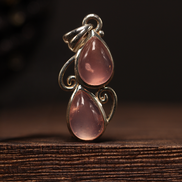 Rose Quartz Pendant, gemstone jewellery (view 1)