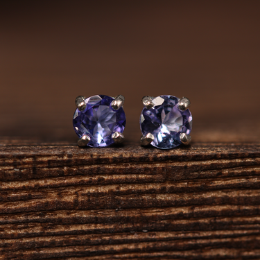 Tanzanite earring, gemstone jewellery (view 1)