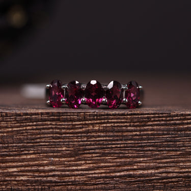 Rhodolite Garnet Ring, gemstone jewellery (view 1)
