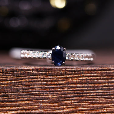 Sapphire Ring, gemstone jewellery (view 1)