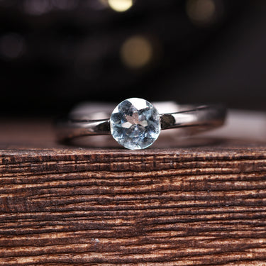 Aquamarine Ring, gemstone jewellery (view 1)