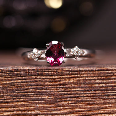 Rhodolite Garnet Ring, gemstone jewellery (view 1)
