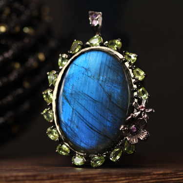 Labradorite, Peridot, Amethyst Pendant, gemstone jewellery (view 1)