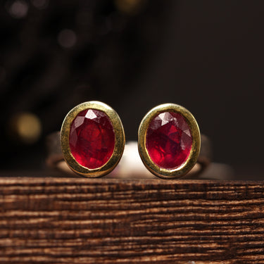 Ruby Ring, gemstone jewellery (view 1)