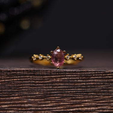 Pink Spinel Ring, gemstone jewellery (view 1)