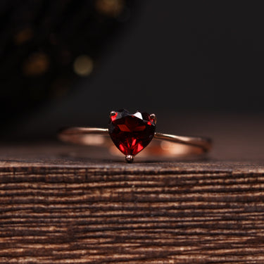 Garnet Heart Ring, gemstone jewellery (view 1)