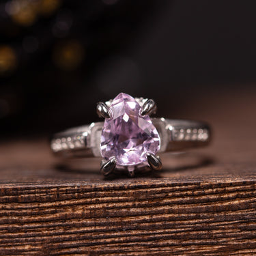 Kunzite Ring, gemstone jewellery (view 1)