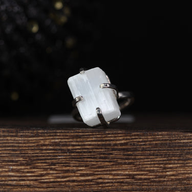 Satin Spar Ring, gemstone jewellery (view 1)