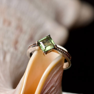 Moldavite Ring, gemstone jewellery (view 1)