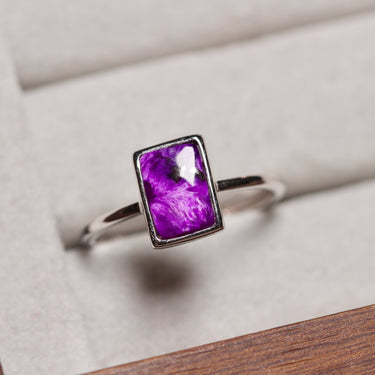 Sugilite Ring, gemstone jewellery (view 1)