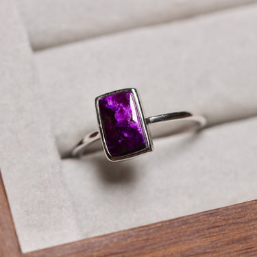 Sugilite Ring, gemstone jewellery (view 1)