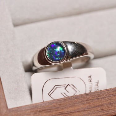 Australian Opal Ring, gemstone jewellery (view 1)