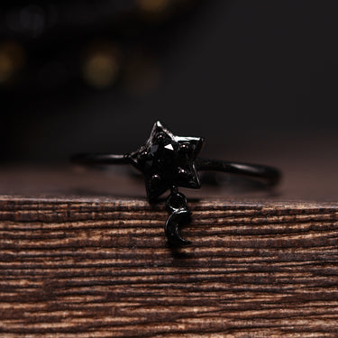 Black Spinel Ring, gemstone jewellery (view 1)