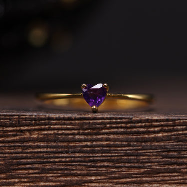 Amethyst Heart Ring, gemstone jewellery (view 1)