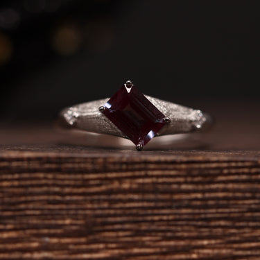Alexandrite Ring, gemstone jewellery (view 1)