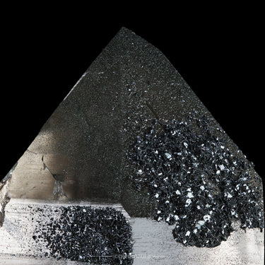 Quartz with Chlorite and Hematite, natural mineral specimen from Galmihorn, Switzerland One of a kind — the specimen picture…