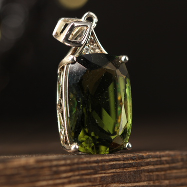 Moldavite Pendant, gemstone jewellery (view 2)