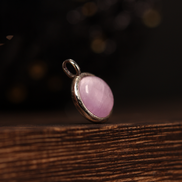 Kunzite Pendant, gemstone jewellery (view 2)