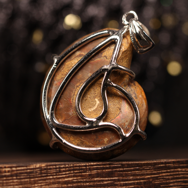 Ammonite Pendant, gemstone jewellery (view 2)
