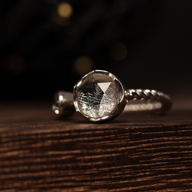 Muonionalusta Meteorite Ring, gemstone jewellery (view 2)