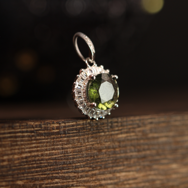 Moldavite Pendant, gemstone jewellery (view 2)