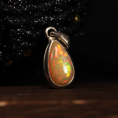 Ethiopian Opal Pendant, gemstone jewellery (view 2)