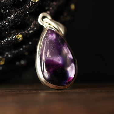 Trapiche Amethyst Pendant, gemstone jewellery (view 2)