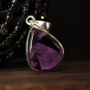 Trapiche Amethyst Pendant, gemstone jewellery (view 2)