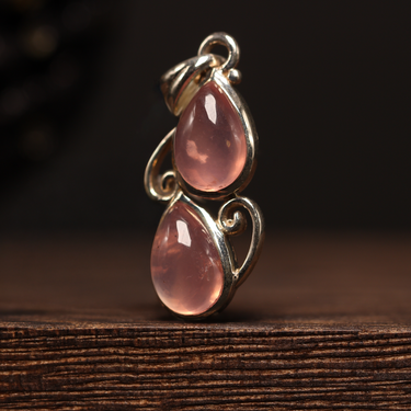 Rose Quartz Pendant, gemstone jewellery (view 2)