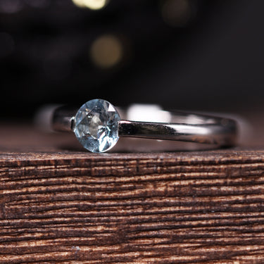 Aquamarine Ring, gemstone jewellery (view 2)
