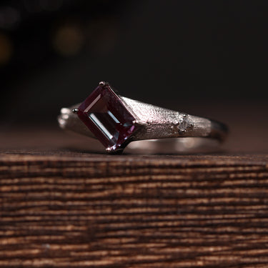 Alexandrite Ring, gemstone jewellery (view 2)