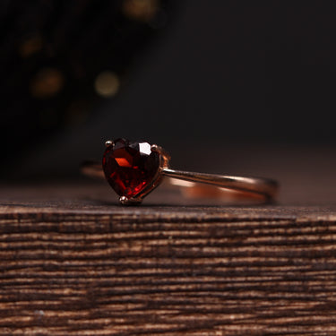 Garnet Heart Ring, gemstone jewellery (view 2)