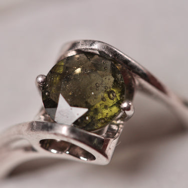 Moldavite Round Ring, gemstone jewellery (view 2)