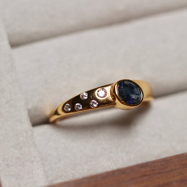 Blue Sapphire Ring, gemstone jewellery (view 2)