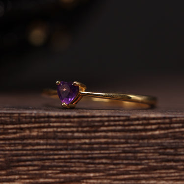 Amethyst Heart Ring, gemstone jewellery (view 2)