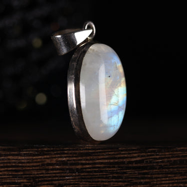 Moonstone Pendant, gemstone jewellery (view 2)