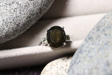 Load image into Gallery viewer, Moldavite Oval Ring
